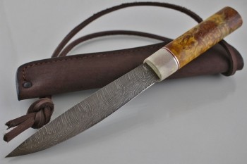 Якутский нож средний "БЫHAХ" дамасская сталь. Рукоять карельская береза(Янтарь).